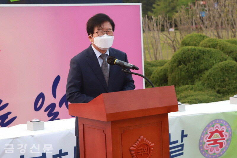 박병석 국회의장이 축사를 하고 있다.