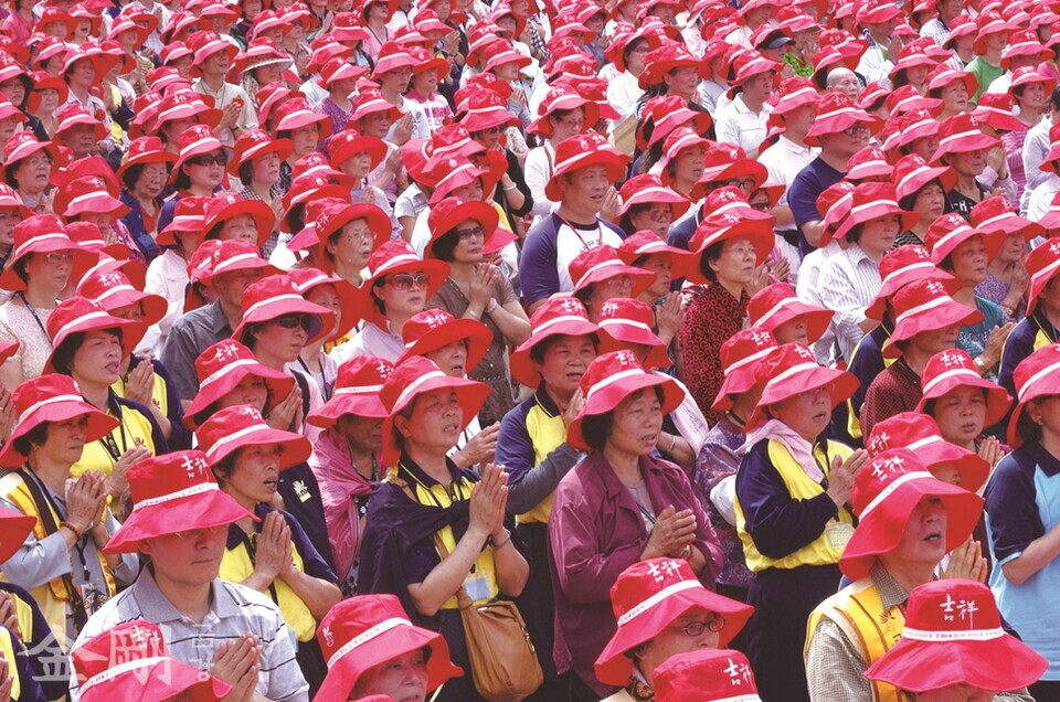 매년 부처님오신날 총통부 앞 광장에는 수만 명의 불자들이 운집한다. 〈사진=대만 불광산사〉