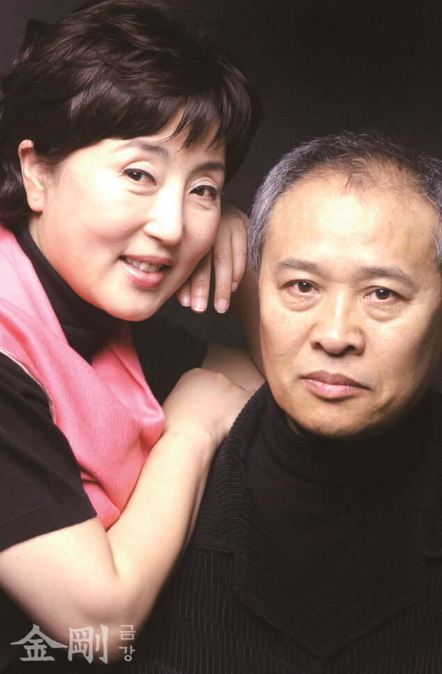 김성녀·손진책 부부. 손진책은 2003년에, 김성녀는 2010년에 ‘이해랑연극상’을 수상했다.