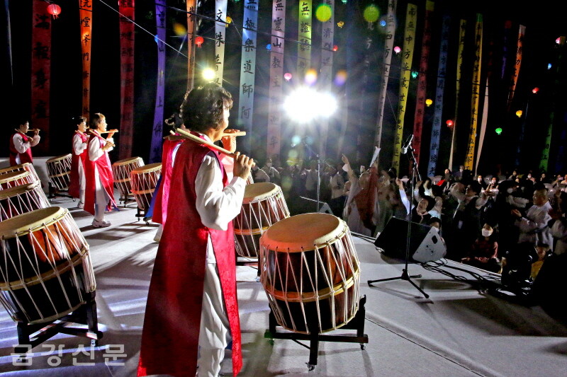 성산마을 난타팀의 난타 공연이 펼쳐졌다.