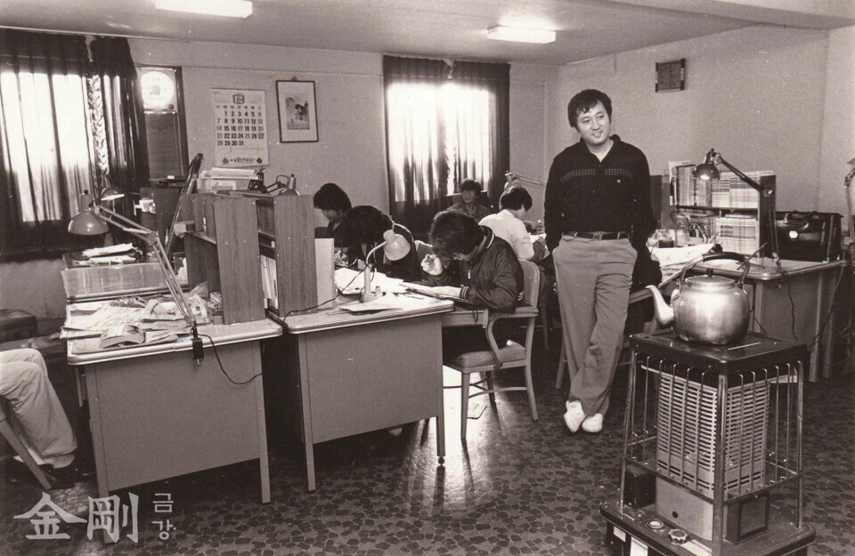 1988년 서울 잠실 가락오피스텔에 위치한 이현세의 화실. 그는 이곳에서 다양한 작품을 구상·작업했다. 