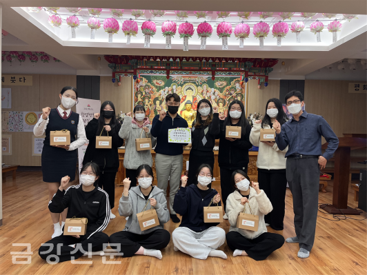 한국대학생불교연합회는 10월 26일 수능을 앞둔 전국 13개 종립 고등학교 수험생 385명에게 응원 박스를 전달했다.