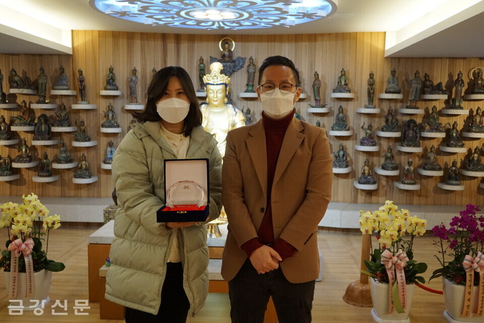 한국불교기자협회는 2022년 불교기자상 시상식을 개최하고, 정주연 법보신문 기자에게 대상인 선원빈상을 수여했다. (사진=불기협)