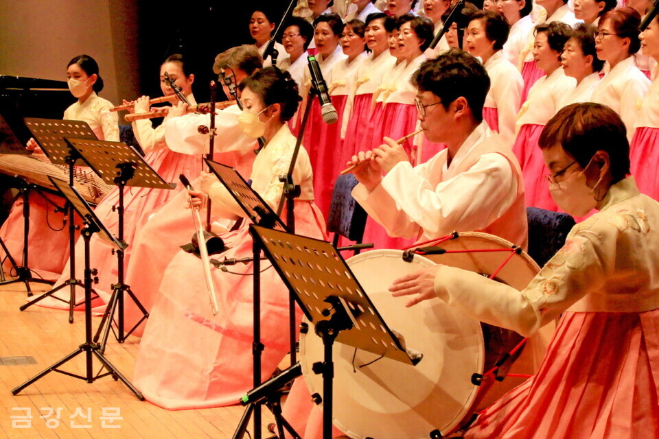 마하연실내악단은 KBS국악관현악단 단원을 중심으로 구성된 실내악단이다.