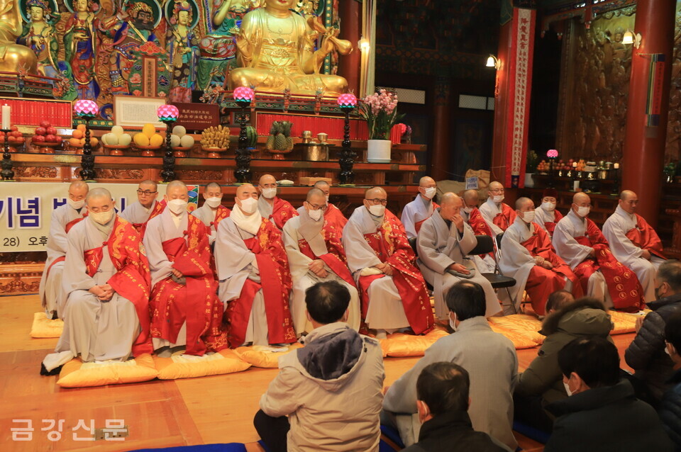제54주년 종헌 선포 기념법요식에 참석한 종단 스님들.