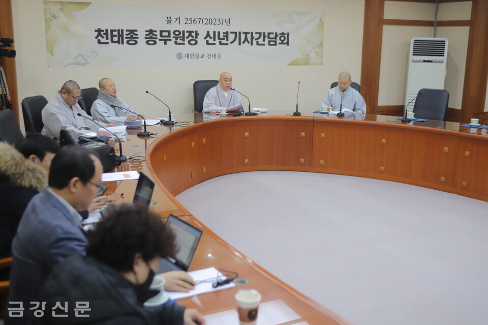 서울 관문사에서 개최한 불교계 언론사 기자들과의 간담회.