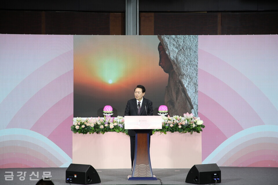 윤석열 대통령이 축사하고 있다.  〈사진제공=대한불교조계종〉