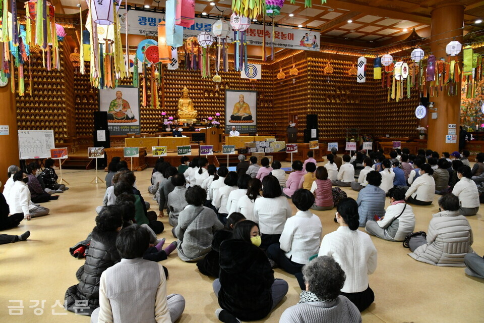이날 척사대회에는 주지 춘광 스님과 이재동 신도회장, 각 지회·신행단체 소속 불자 등 400여 명이 참석했다. 