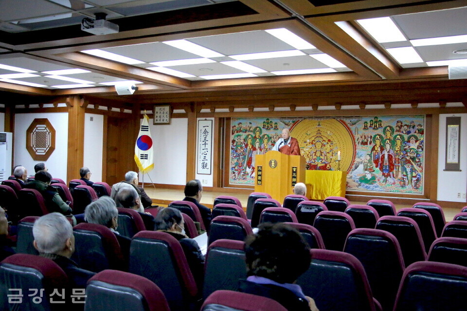 대한민국지키기불교도총연합회는 2월 25일 오전 10시 30분 서울 관문사 2층 대강의실에서 2023년 2월 정기법회를 봉행했다.