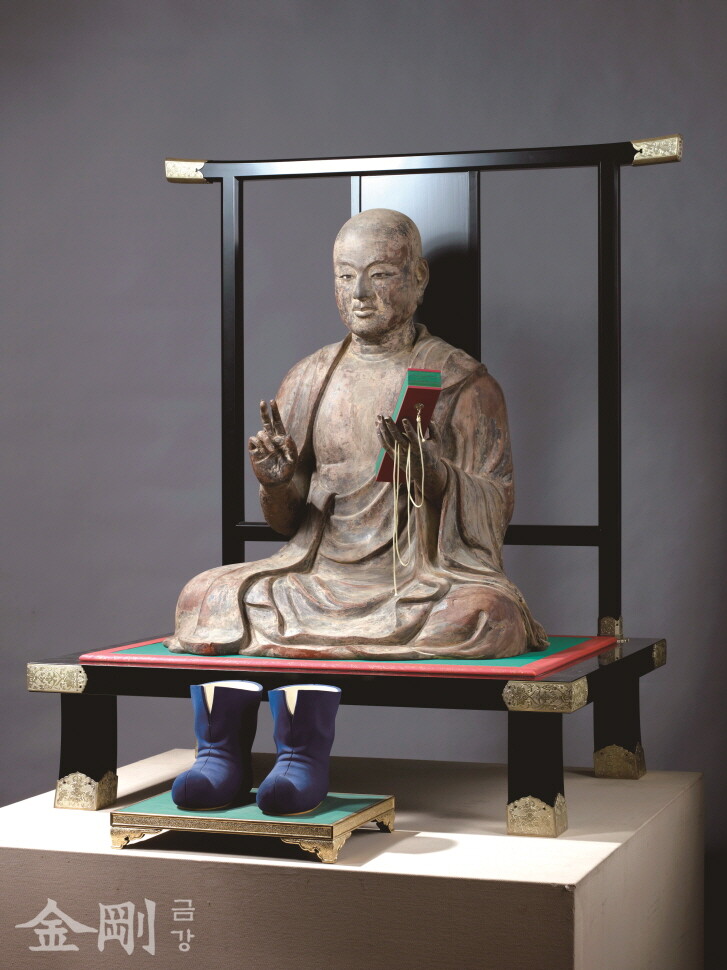 가마쿠라(鎌倉, 1185~1333) 시대에 조성한 현장법사 목조 좌상. 일본 약사사 소장.