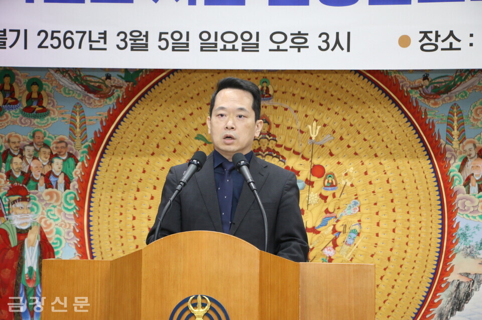 김동호 불교학과 2학년 회장이 축사를 하고 있다.