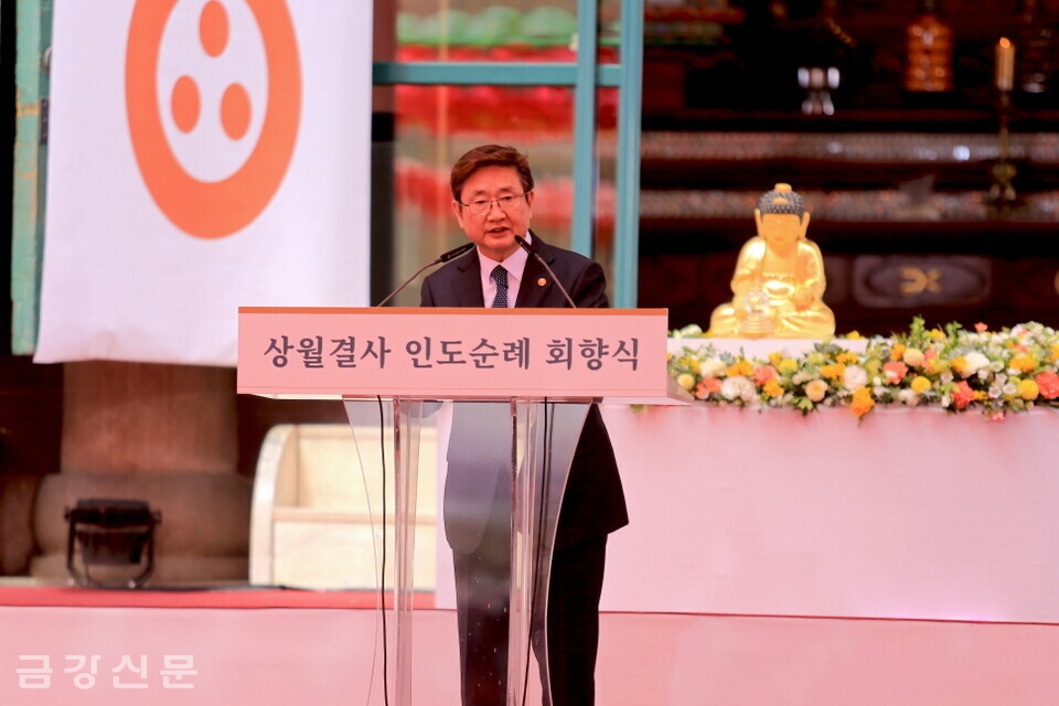 박보균 장관이 윤석열 대통령의 축사를 대독하고 있다.