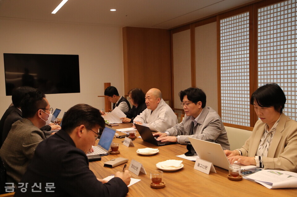 조계종은 4월 17일 오전 11시 20분 한국불교역사문화기념관 4층 향성무진실에서 기획실장 성화 스님이 참석한 가운데 기자간담회를 개최했다.