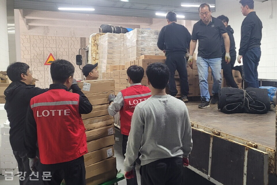 천태종 산하 NGO단체인 (사)나누며하나되기는 같은 날 이재민대피소에 1,000만 원 상당의 구호물품을 전달했다.