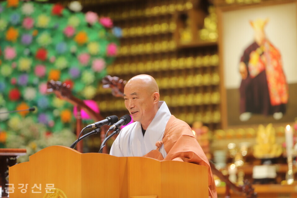 부산불교연합회장 보운 스님이 축사하고 있다.