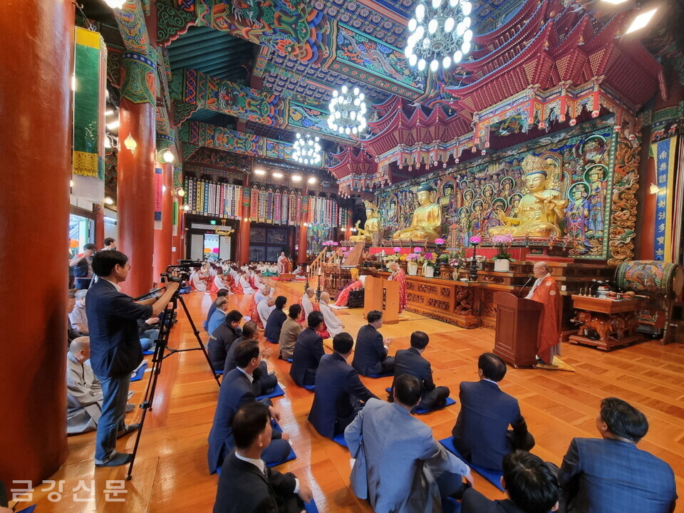 천태종은 5월 27일 오전 단양구인사 설법보전에서 불기2567년 부처님오신날 봉축법요식을 봉행했다.