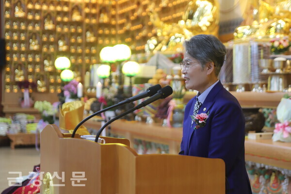 시흥시의회 송미희 의장이 축사를 하고 있다.