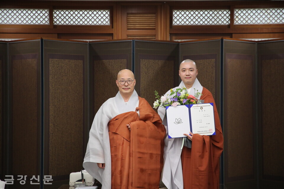 조계종총무원장 진우 스님은 7월 5일 오전 10시 한국불교역사문화기념관 4층 접견실에서 구산 스님에게 임명장을 전달했다.