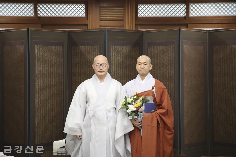 조계종총무원장 진우 스님은 7월 10일 오후 2시 30분 한국불교역사문화기념관 4층 접견실에서 인월 스님에게 임명장을 전달했다.