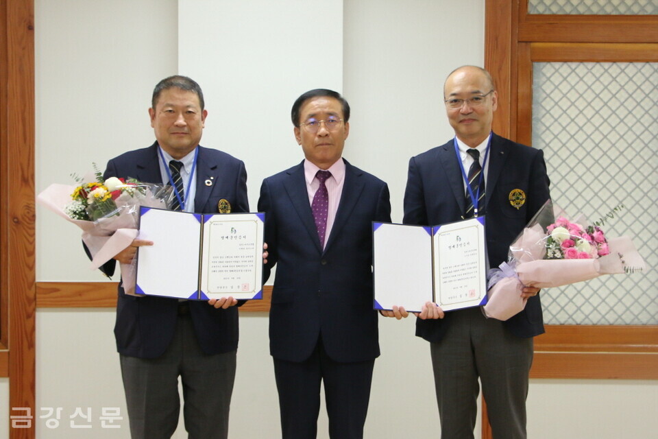 김문근 단양군수는 이데타 유키노리 대표와 오쿠보 히데히토 일본스카우트연맹 사무국장에게 명예 단양군민증서를 수여했다. 