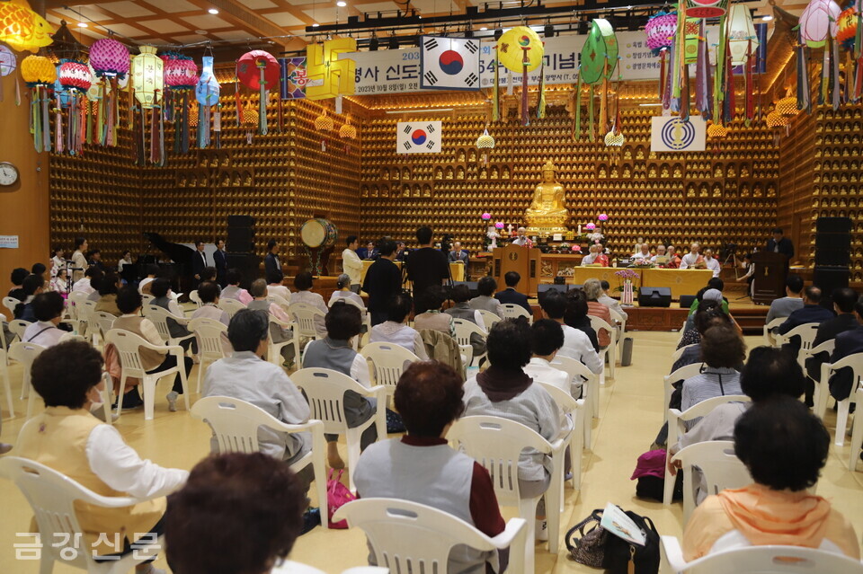 광명사는 10월 8일 봉행한 신도회 창립 54주년 기념법회에서 2030부산세계엑스포 유치를 기원했다.