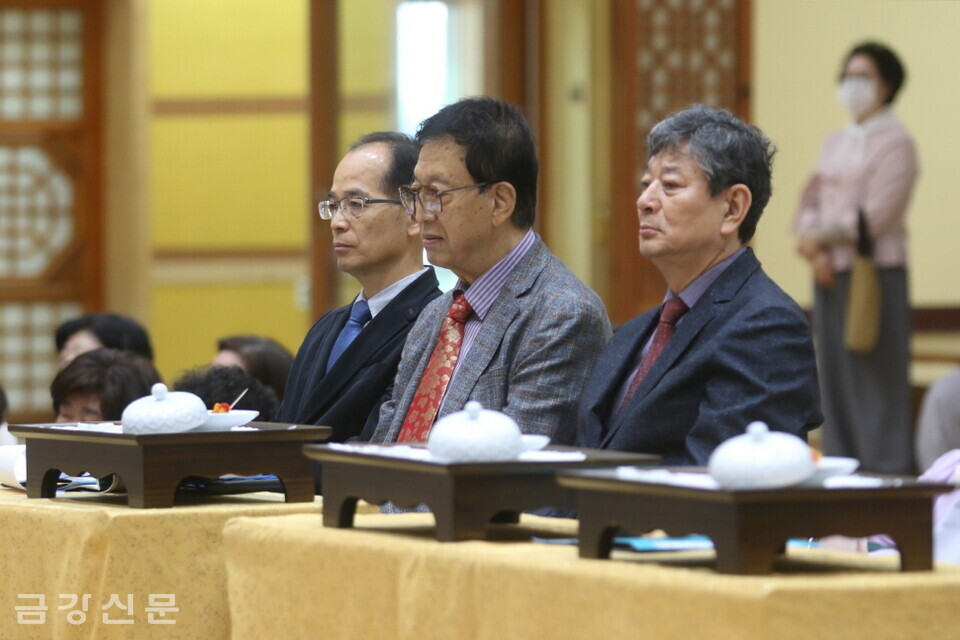 이날 다법 경연 심사는 양흥식·김기원·강법선 천태차문화 연구보존회 이사가 맡았다.