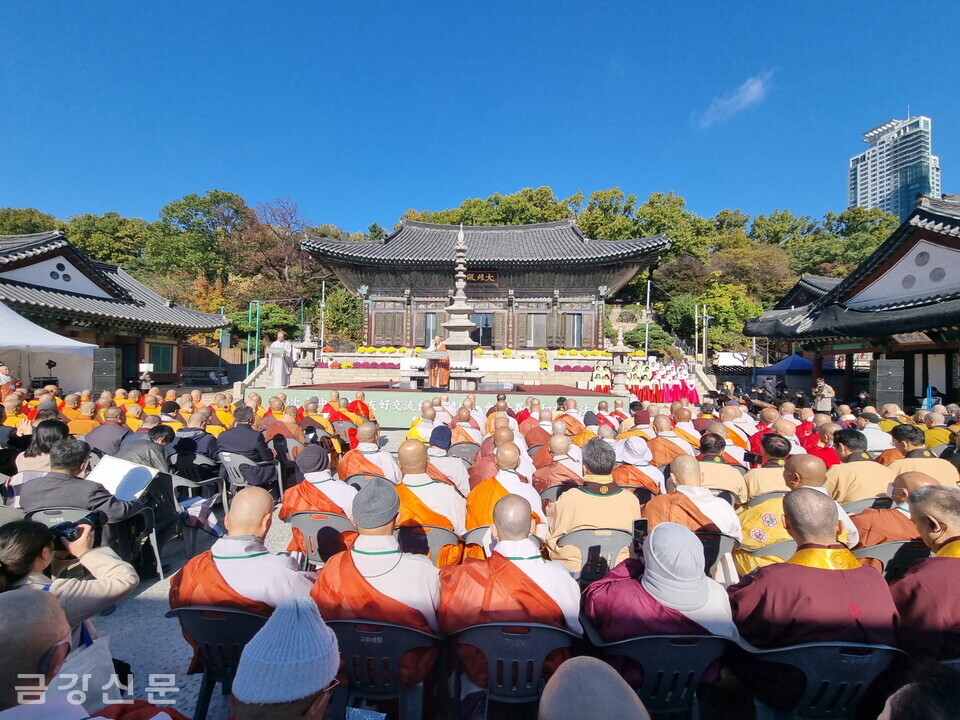 제23차 한중일 불교우호교류회의 한국대회 세계평화기원법회가 11월 7일 오전 서울 봉은사에서 봉행됐다.