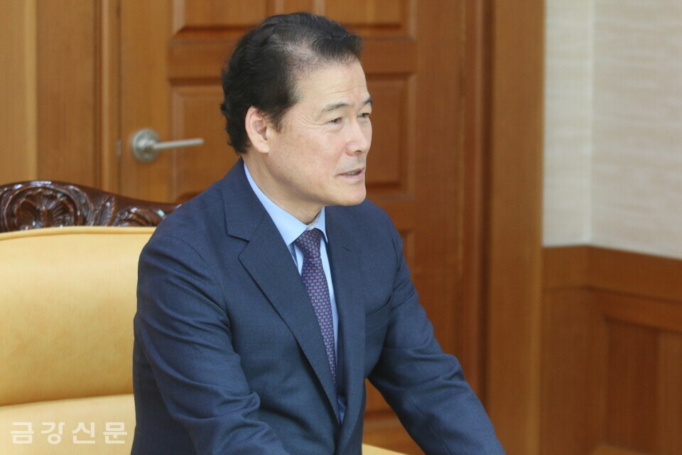 김영호 장관은 “천태종에서 남북관계 발전과 새터민, 북한에 대한 인도주의적 지원 등에 항상 관심을 가져주셔서 감사하다.”고 말했다. 