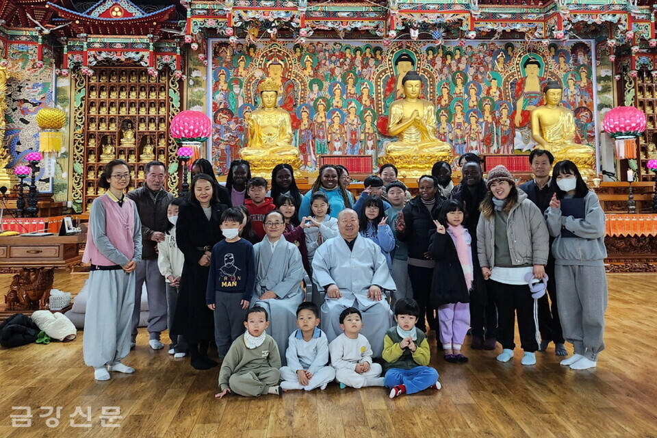 대전 광수사는 12월 2일 한국문화 체험을 위해 방한한 케냐 여고생 7명을 대상으로 불교문화체험프로그램을 운영했다.
