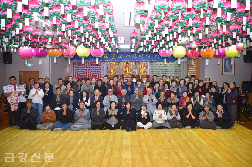 (사)부처님세상 부설 전북불교대학은 12월 9일 오후 5시 대학 4층 대법당에서 ‘불기 2567년 계묘년 전북불교대학인의 밤’을 개최했다.