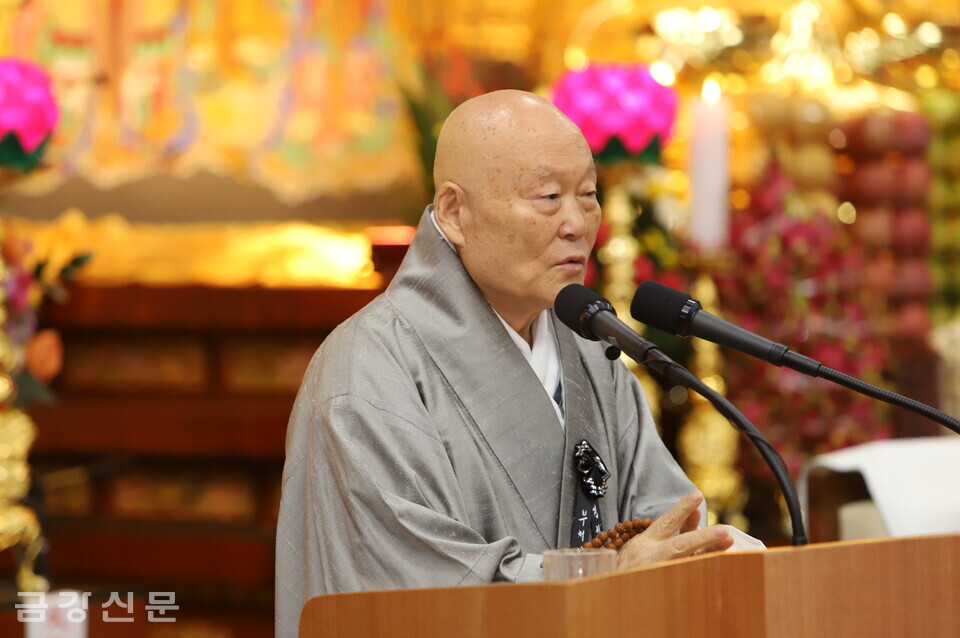 대구불교총연합회 이사장 의현 스님이 축사하고 있다.