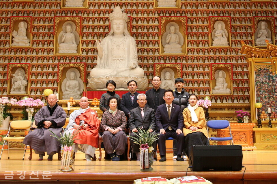 이날 취임법회에는 종의회부의장 경천 스님을 비롯한 김형동 회장의 가족도 참석했다.  