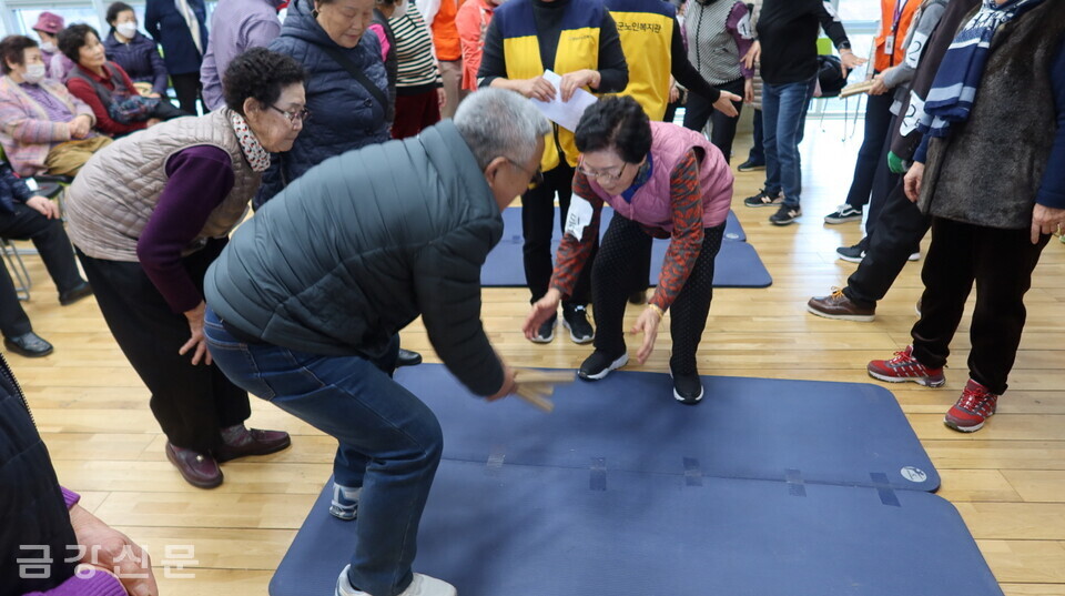 천태종복지재단 산하 영양군노인복지관은 2월 23일 강당에서 윷놀이 대회를 실시했다.